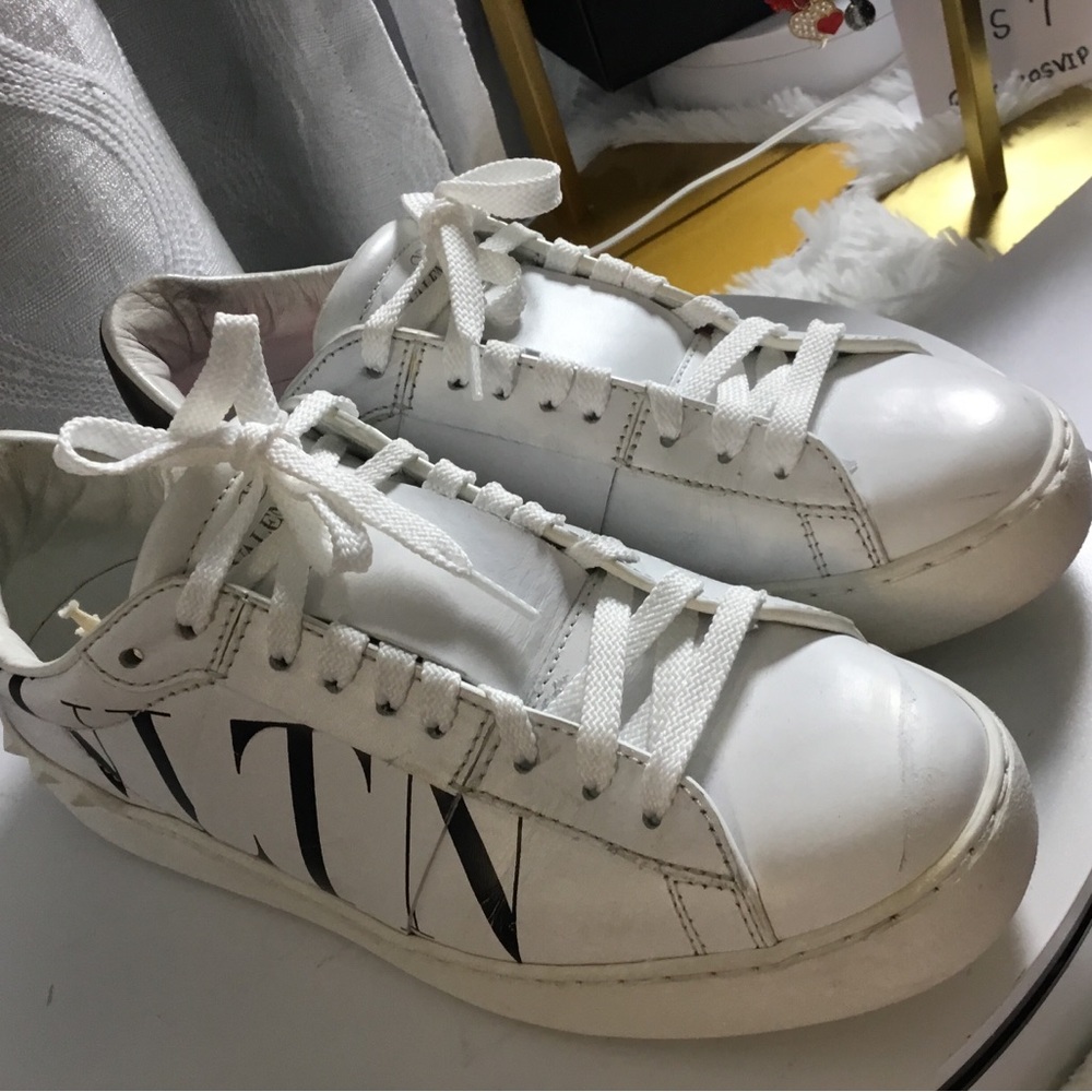 Valentino Garavani White Leather Sneakers with Gold Stamp - Picture 7 of 9